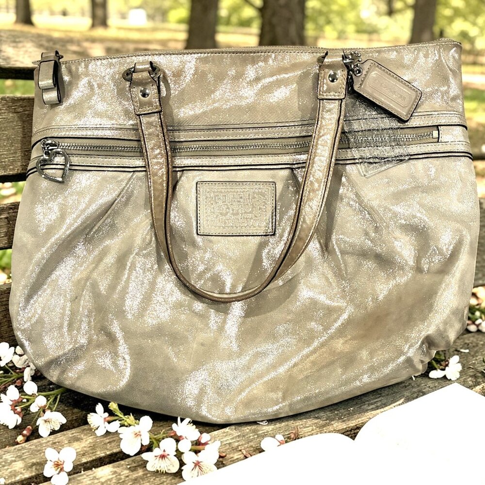 Coach Poppy Tote J1257-F20441 Gold/Champaign Leather color Very good Condition